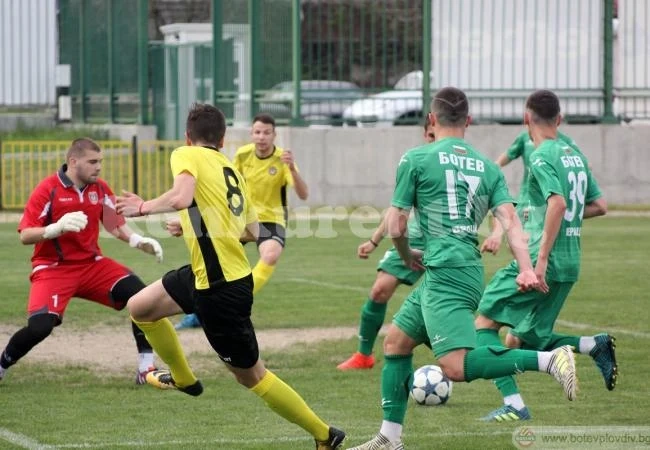 U19 губи лошо от „канарчетата“
