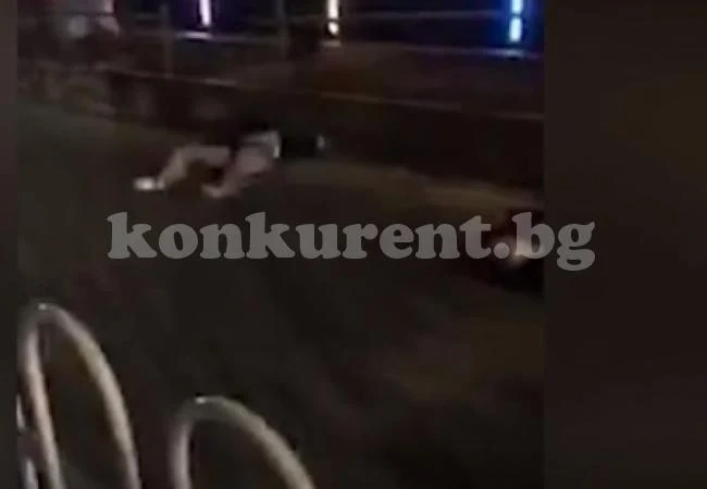 Ужасяващо ВИДЕО! Влюбени правят секс на пътя, джигит ги прегази