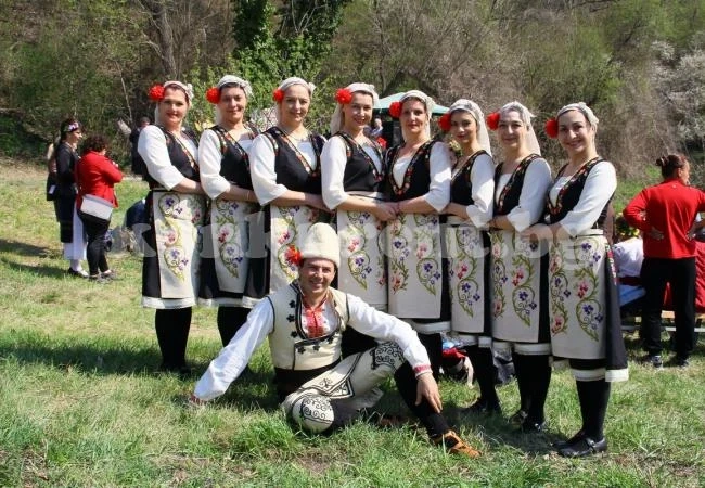 Над 260 самодейци се включиха във фолклорния събор „Алботин”