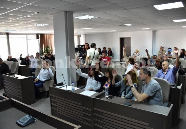 Съветниците отложиха разискванията за болницата след лекция на Банчев