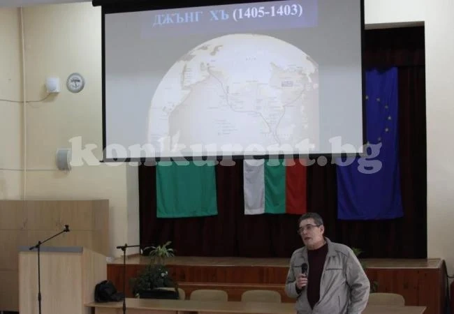 Именит професор запозна ученици с китайския модел на развитие