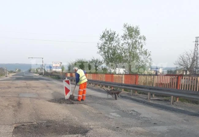 Простотията е безкрайна – откраднаха ръчна количка от моста край Краводер СНИМКИ