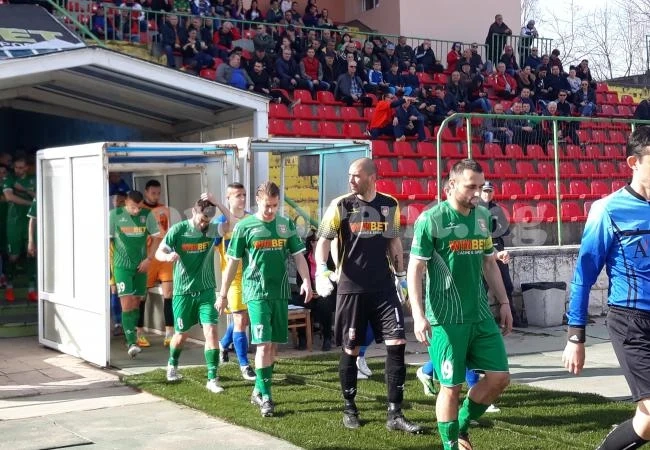 Време е футболистите на \