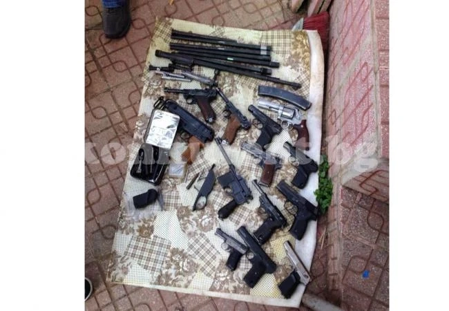 ГДБОП закопча двама монтанчани, складирали пищови и автомати /СНИМКИ/
