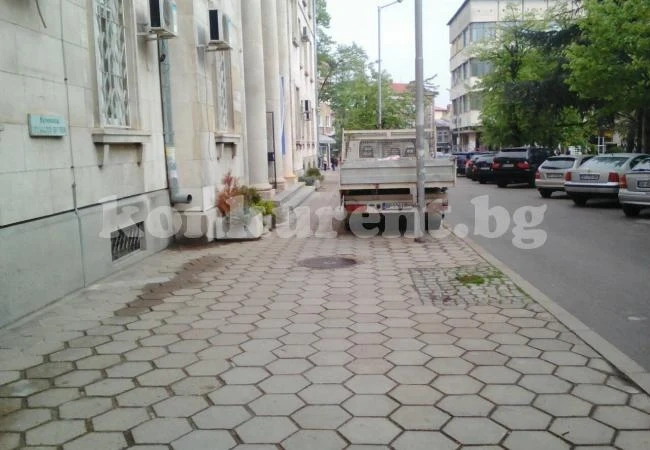 Мездрени паркират по врачански СНИМКИ