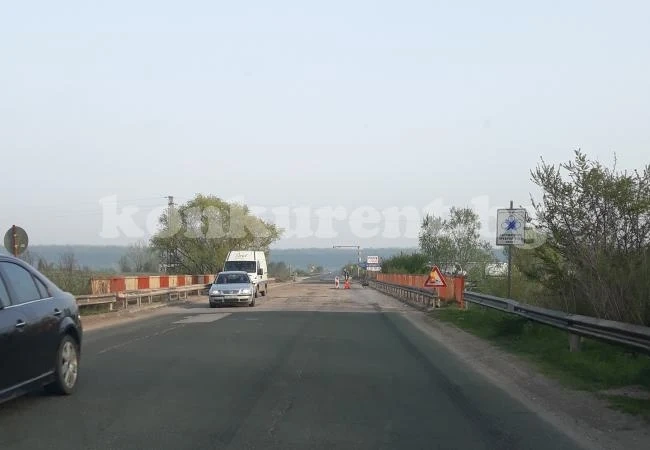 Затвориха Е79 за авариен ремонт на моста край Краводер