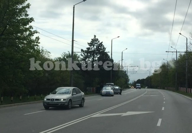 СНИМКИ Полицията задържа двама с наркотици край Враца