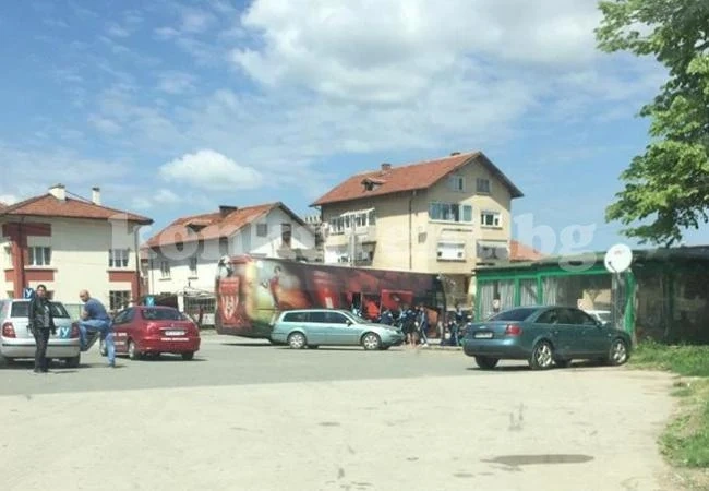 Футболистите на Созопол си тръгнаха с рейса на Царско село /СНИМКА/