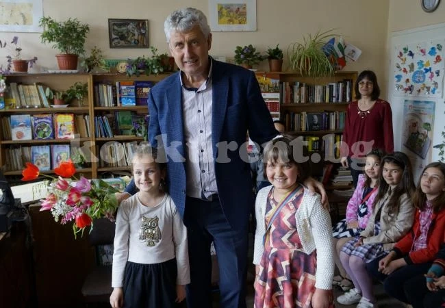 Генади Събков се включи в „Маратон на четенето“ СНИМКИ