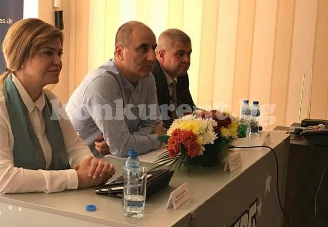 Жени ГЕРБ събраха десетки в политическа академия СНИМКИ