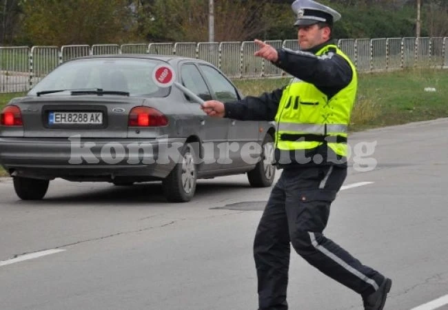 Мъж подкара нередовен мотопед и отнесе акт