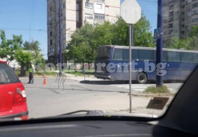Автобус блъсна 82-годишна на пешеходна пътека
