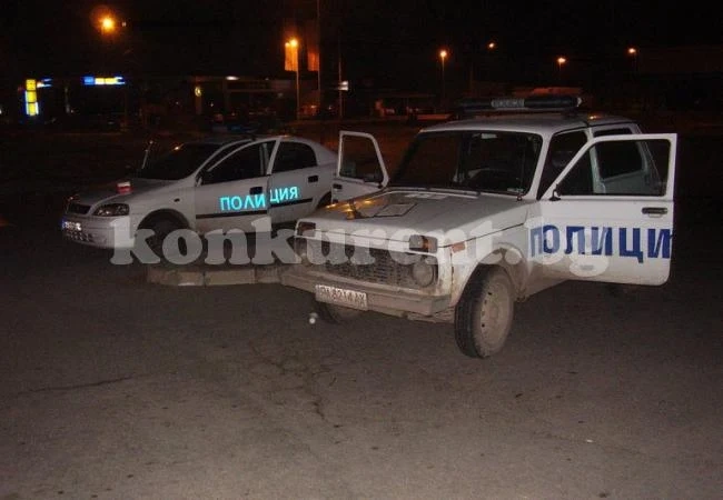 Тинейджъри пребиха и ограбиха 18-годишен, заловиха ги след преследване