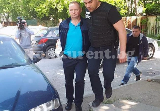 Такса „спокойствие“ вкара 10 пътни инспектори в ареста (ОБЗОР)