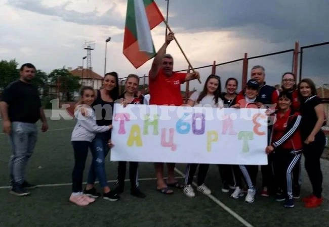 Агитката на Танцьорите превърна мач във футболен празник /СНИМКИ/