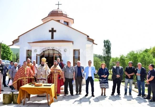 Откриха и осветиха параклис в село Оходен
