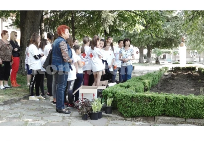 В Мездра отбелязаха международния ден на младежката солидарност