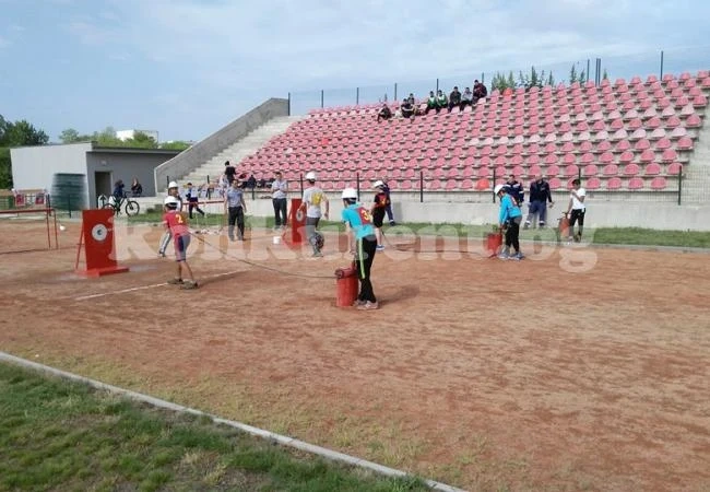 Млади огнеборци премериха сили в Козлодуй