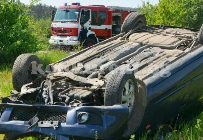 Пиян и без книжка се обърна в нива