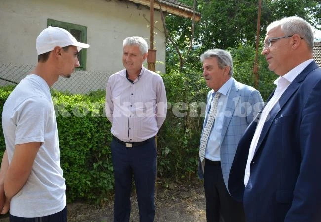 Парламентарната група на \