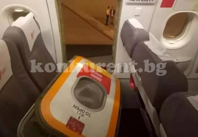 Пътник решил да проветри салона на самолет и отворил....аварийния люк (СНИМКИ)