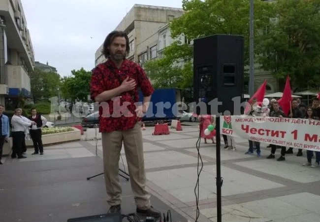 Музикант опита да отвлече две деца на манифестация