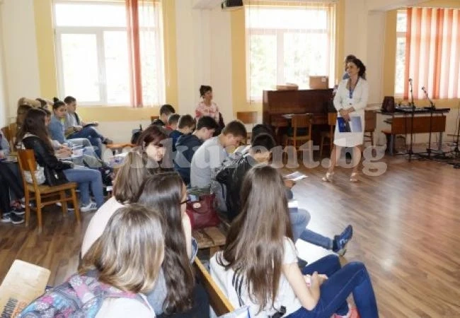 БДЖ поде разяснителна кампания в мездренски училища