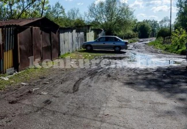 Побойник нападна с дървен кол мъж и дете, полицията го издирва