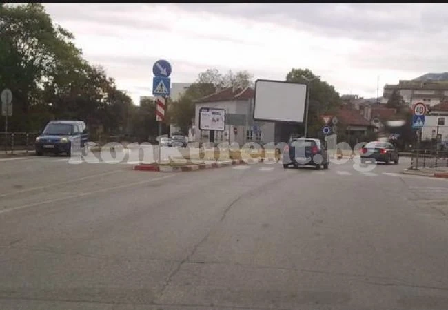 Мъж катастрофира с „Голф“ и избяга