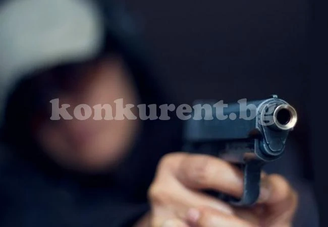 Мъж за стреля пред хипермаркет във Видин