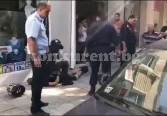 Задържаха моторист, опитал да избяга и ударил патрулка