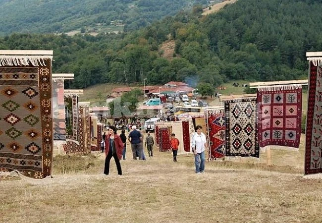 Крале стъпвали по килими от Чипровци