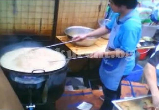Ако сте любители на китайска храна, не гледайте това видео