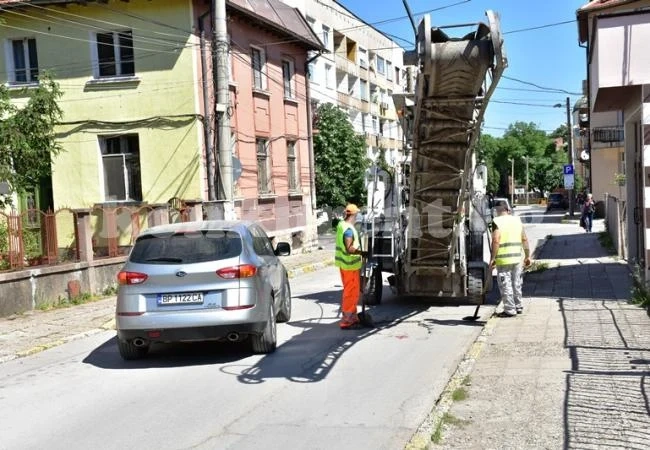 Ремонтни дейности ограничават движението на възлови улици във Враца
