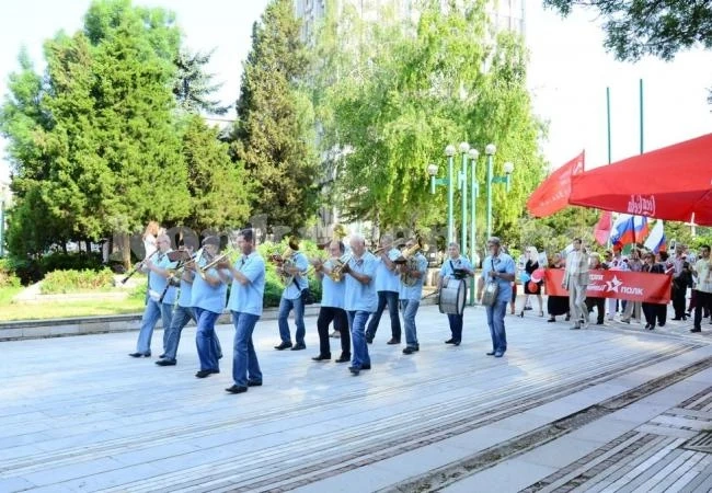 Във Видин отбелязаха 9 май с шествие и поклонение на Руското военно гробище