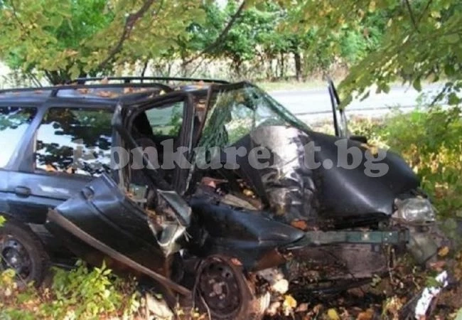 Млада жена загина при катастрофа в дърво
