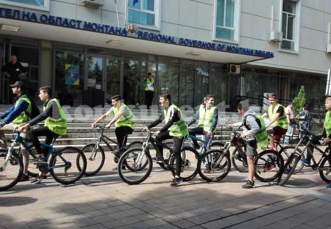 150 деца подкараха заедно колелета в Монтана СНИМКИ