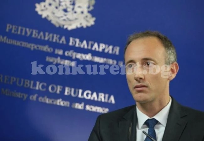 Министърът на образованието пристига в Монтана