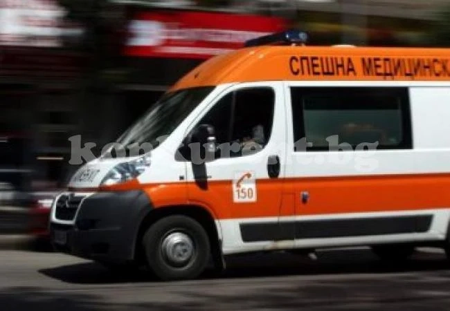 Двама пострадаха при сблъсък с трактор