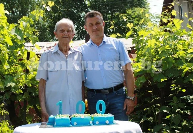 Кмет уважи столетник