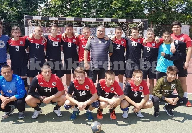 ХК Локомотив се класира за финала в М16, обра отличията в зоната