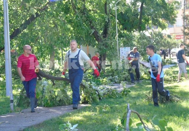 Оценяват щетите след бедствието в Белослатинско
