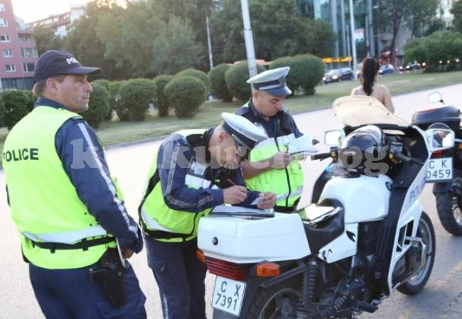 Шофьор хукна да бяга от болница заради кръвна проба за алкохол, но наби гонещия го полицай
