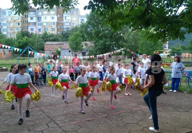 Малчугани се включиха в спортен празник