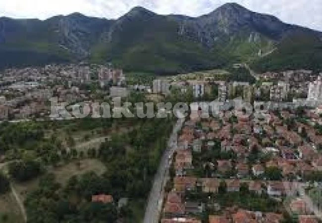 „Практикер“ с хипермаркет във Враца
