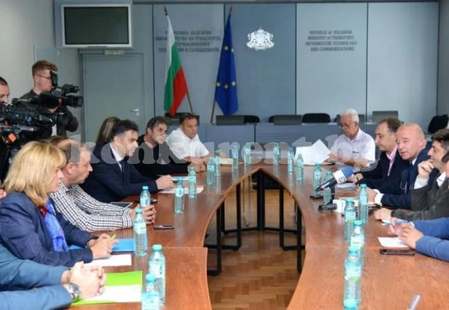 Ремонтът на колата пред блока става незаконен