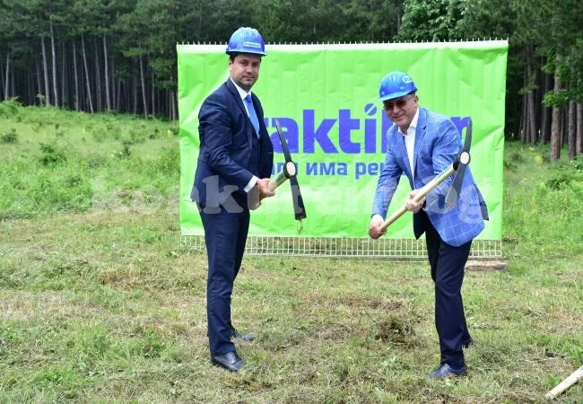 Направиха първа копка на хипермаркет „Практикер“ СНИМКИ