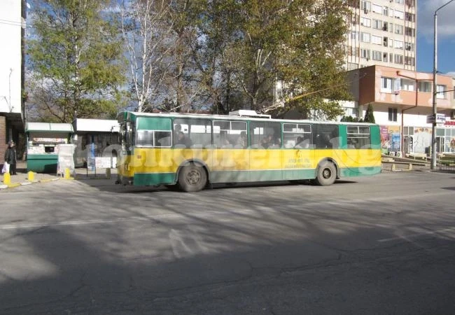 Пенсионерка изрева от контрольорка в тролей