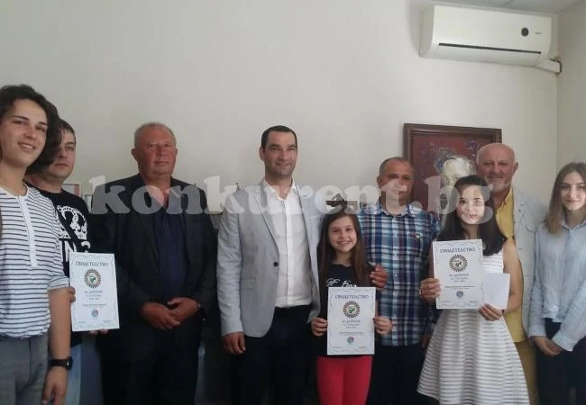 Ротарианци зарадваха талантливи деца на Враца
