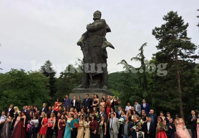 ПГТР откри сезона на баловете във Враца СНИМКИ